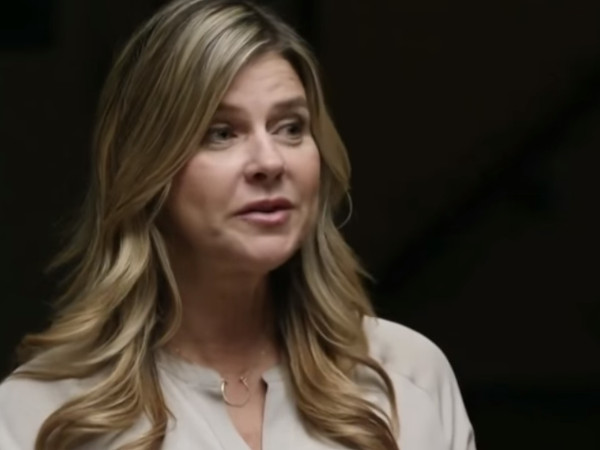 Amy Lindsay’s Latest Softcore Video Oddly Political