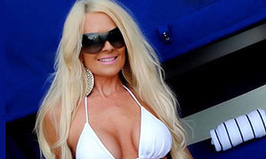 Kelly Cabbana Voted #1 Cam Girl In May On VNALIVE.COM