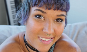 Midori Black Reigns as Yanks.com’s Girl of the Month for January 2018