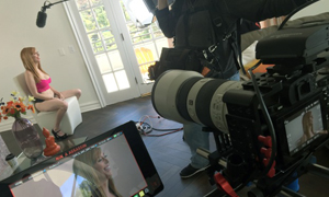 Sexy Selfies Lead to Passion in ‘Booty Thirst Trap’