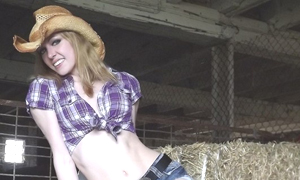 Daisy Destin Voted #1 Vnalive.com Girl For March 2018!