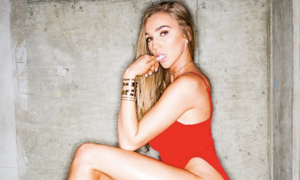 Kendra Sunderland Asks Fans to Vote