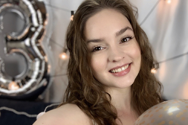 Mary Moody Is Lickin’ Good in New Scene for Babes.com