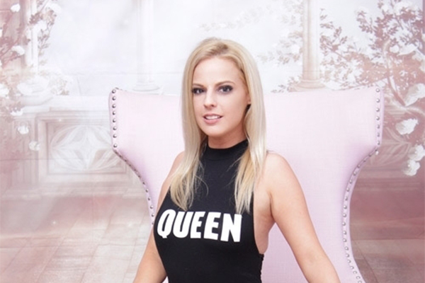 Roxie Rae Closes Out the Decade with Exciting New Clips