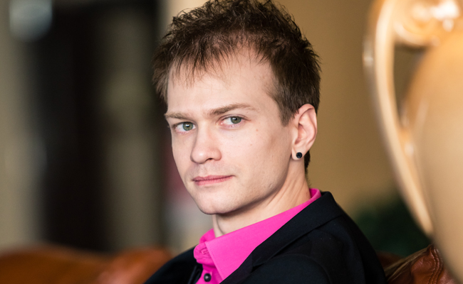 White Knight Adult Star Alex Jett Returns to  Vivid Radio’s Christy Canyon Show today at 3pm ET/12noon PT