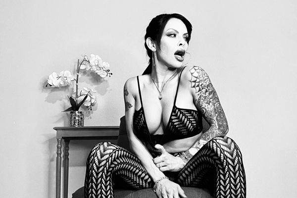 Foxxy Offers Advice in Hustler Online’s New “Ask a Trans Woman” Feature