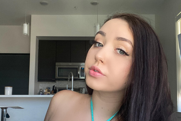 Adult Star Lydia Love Guests on Ham Radio Show  Revealing Lesbian Fantasies