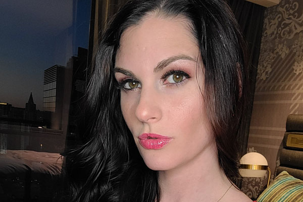 Aria Khaide Releases First Exclusive Video of the Year