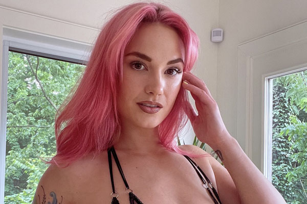 Siri Dahl Guests on ‘Unfiltered’, ‘Private Talk’ Podcasts, Debuts New Adult Time/Transfixed Scene