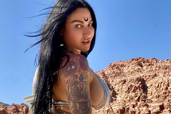 Jenevieve Hexxx Appearing at Women on Fire Exclusive Mega Event