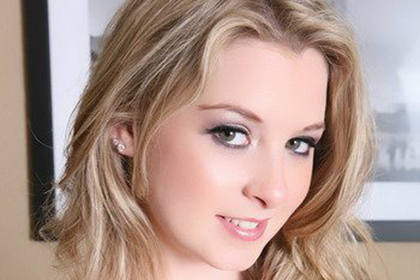 Crypto Goddess Sunny Lane Exhibiting NFT’s at Showtime Event press release and artwork