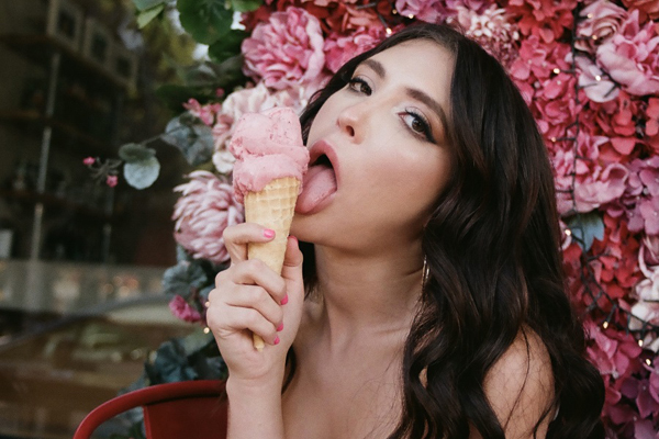 Jane Wilde Sets Her Sights on Chicago EXXXOTICA, with Signing at Bad Dragon Booth