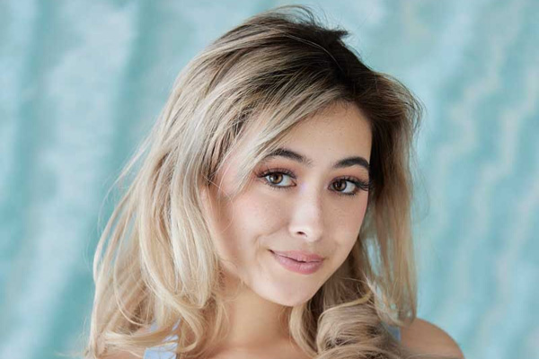 Chloe Surreal Brings the Heat with Four New Scenes