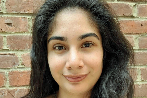 Lucy Sunflower Signs with Foxxx Modeling