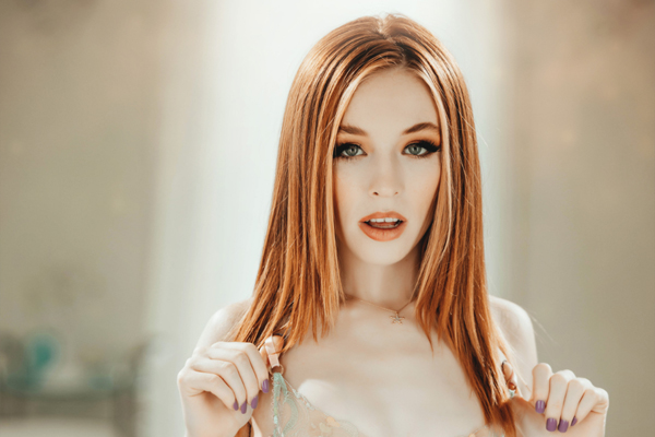 Madi Collins Hitches a Ride at Spizoo