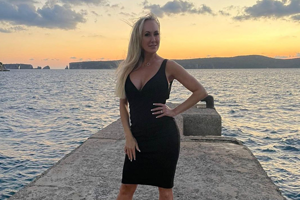 Busty Blonde Brandi Love in New Moms Teach Sex Threeway