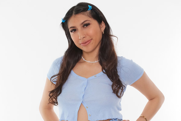 Penelope Woods’ 1st Dogfart Video Starts with a Surprise