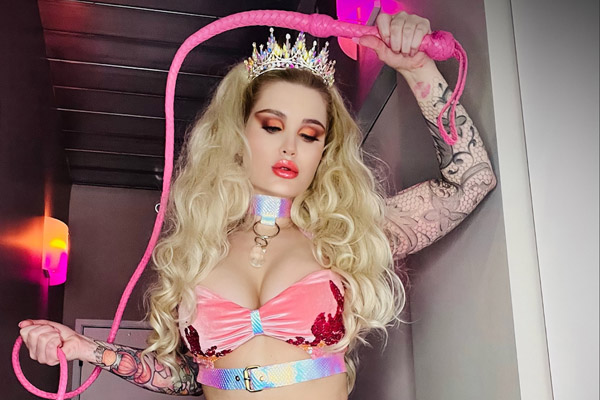 Findom Queen Violet Doll Featured in Issue 44/Fall 2022 Kink Queens Magazine
