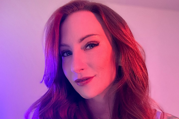 Sophia Locke Shooting All-New Scenes in LA, Signing at AEE for 101 Modeling