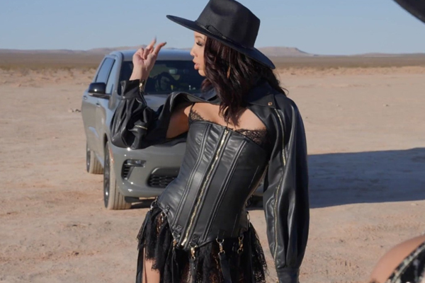 Alexis Tae Stands Off In New Brazzers Threesome