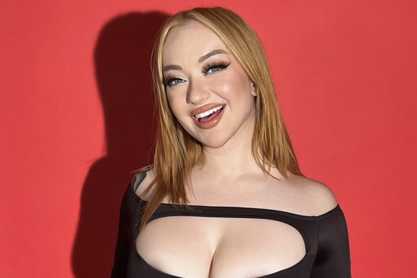 Meet Emma Magnolia at Exxxotica Chicago