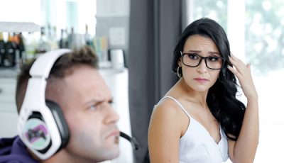 Jade Green Shows Nicky Rebel Pussy Isn’t Overrated