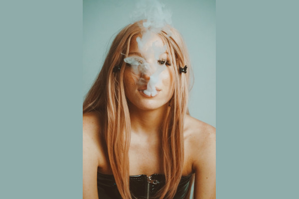 How The Use of Cannabis Strains Acapulco Gold and Other Modern Strains Intersects with the Adult Entertainment Industry