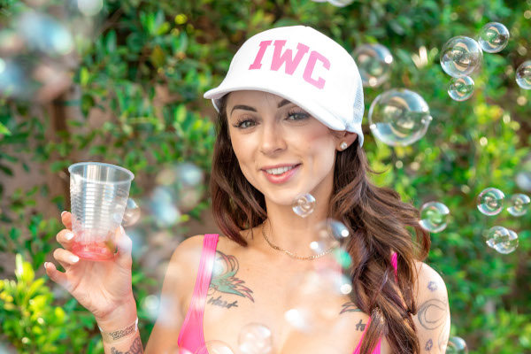 iWantClips Announces 90% Artist Payout to Mark Valentine’s Day