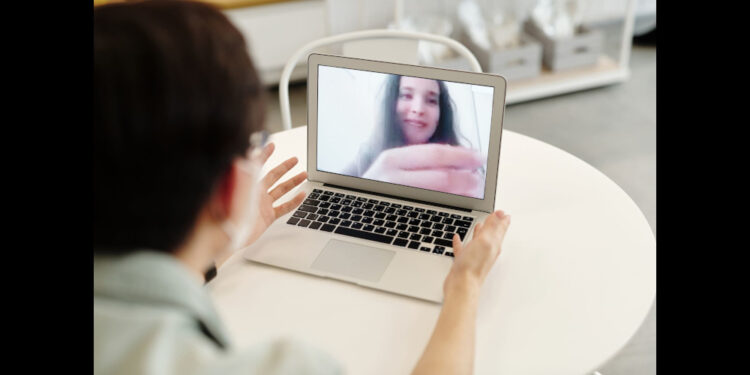 The Thumb-Stopping Loop: How Adult Cam Girls Win TikTok-Style Feeds with the Context-Gap Method
