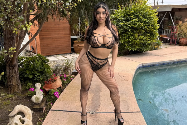 Megastar Violet Myers Drops OnlyFans Scene with Legend Lexington Steele