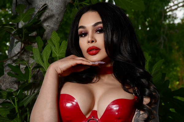 Latina Trans Star Eva Maxim Guests on Miami’s “Spliff & Giggles” Podcast