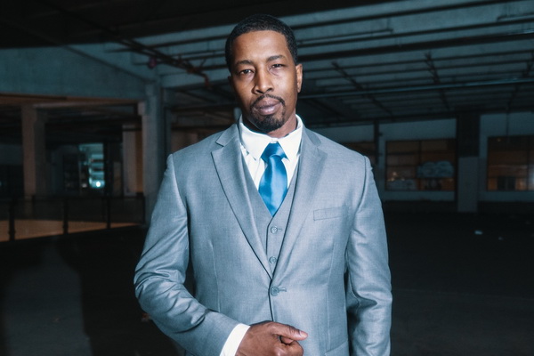 Isiah Maxwell Shares Vanna Bardot & Gets Up Close with Ember Snow in New Scenes