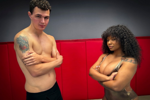 Avery Jane Brings Her Golden Leotard & Punani to Evolved Fig