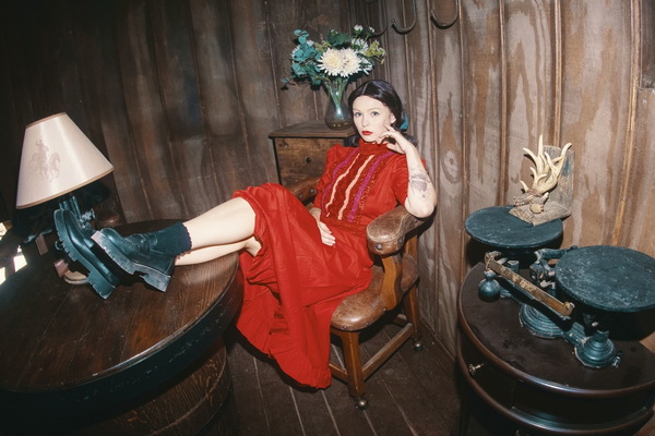 Lilly Bell Drops Cosplay Scene of Horror Flick ‘Pearl’