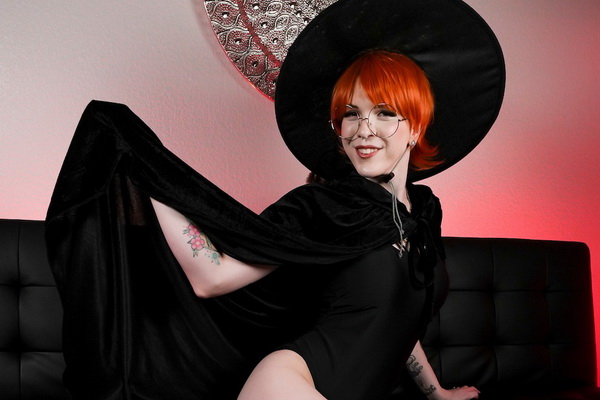 Grooby Girls Drops New Autumn Rain Scene & Features Her in 2025 Calendar