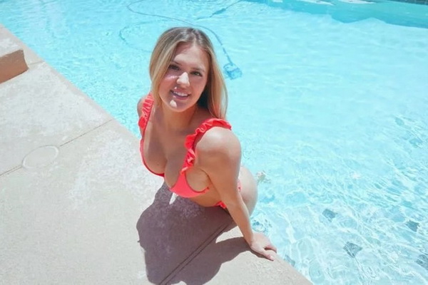 Wisconsin Tiff Bows New Sexy Senior Scene