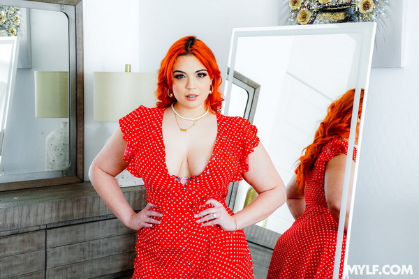 Scarlett Venom Returns to MYLF for MomDrips