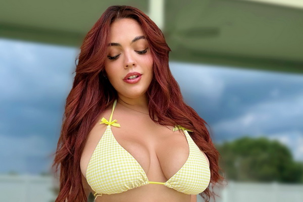 Scarlett Venom Sharpens Her Skills In RK Threesome